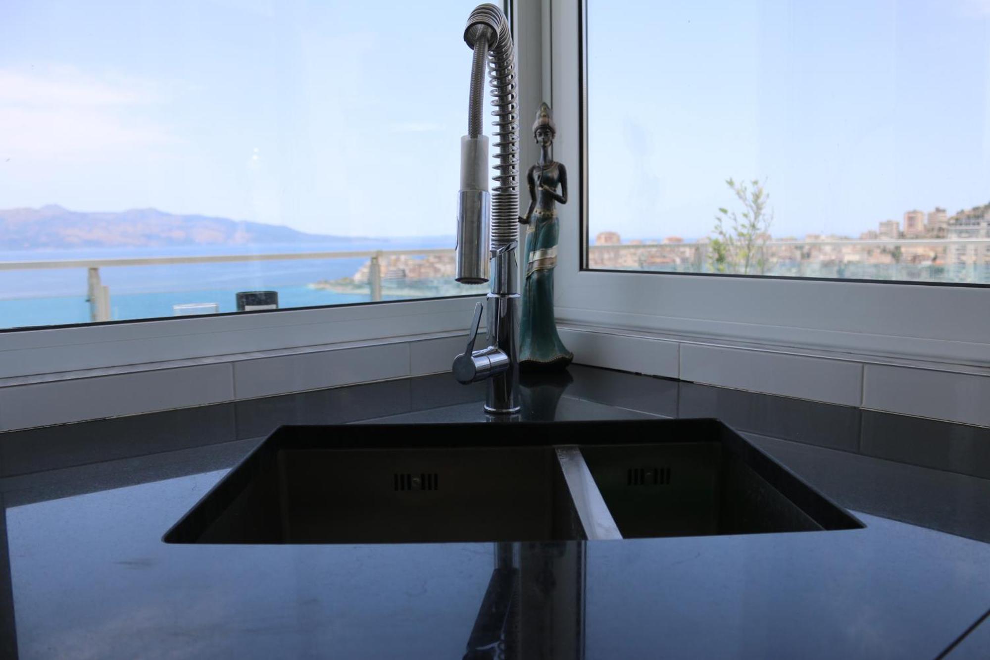 Rocknest Sea View Penthouse Apartment Sarandë Exterior foto
